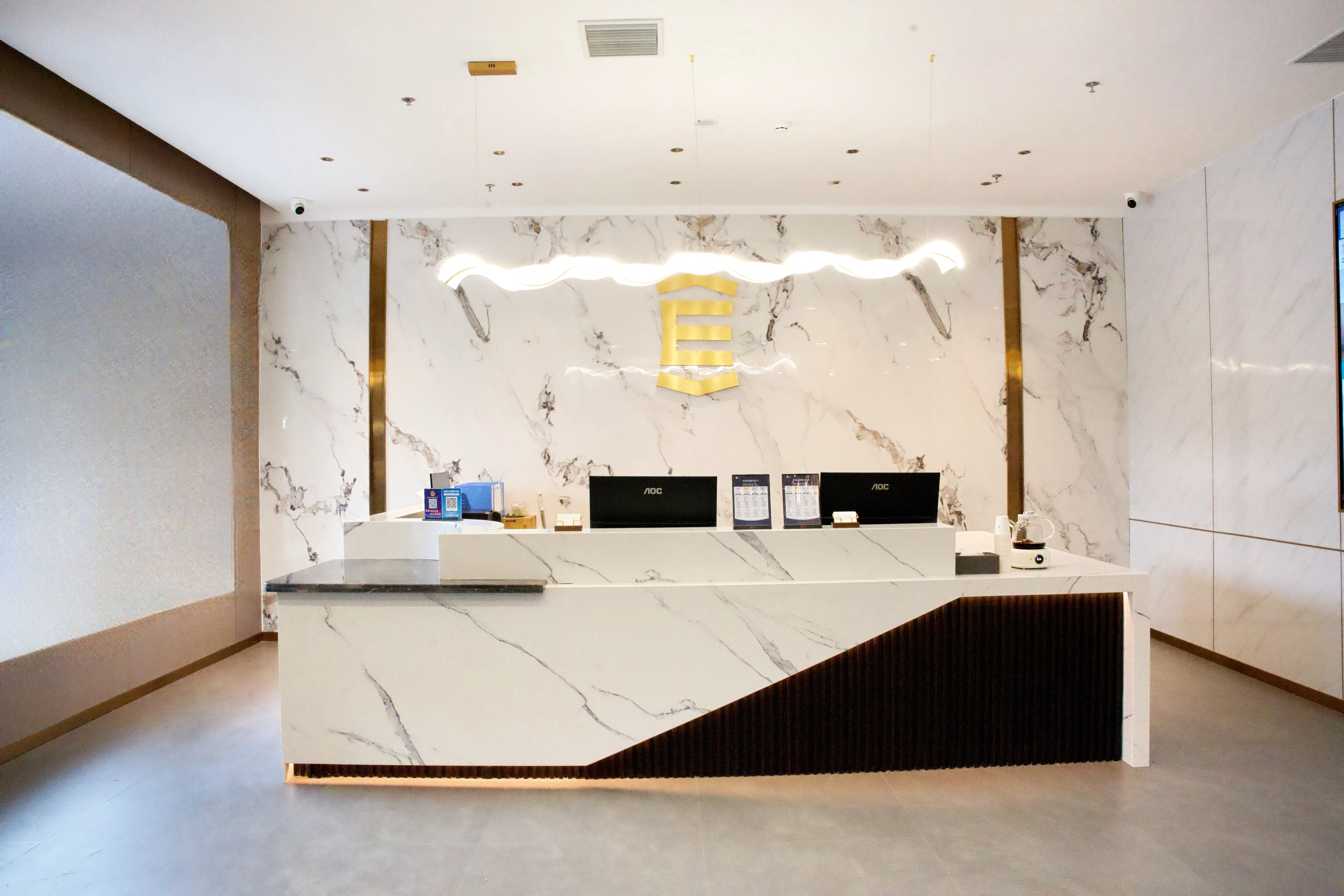 Tuke International Hotel (Fenghuang Ancient Town Tuojiang) 3*