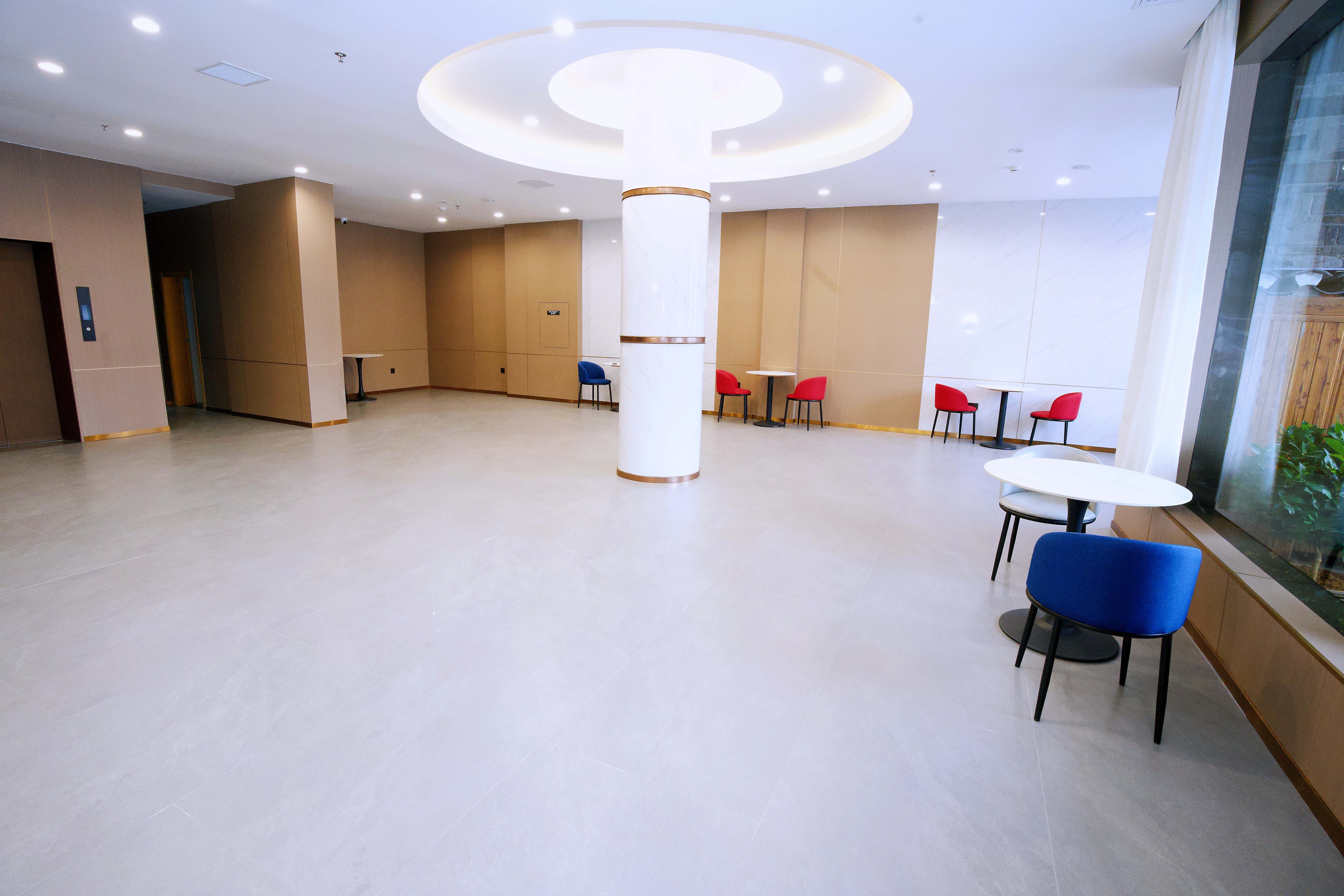 Tuke International Hotel (Fenghuang Ancient Town Tuojiang) 3*