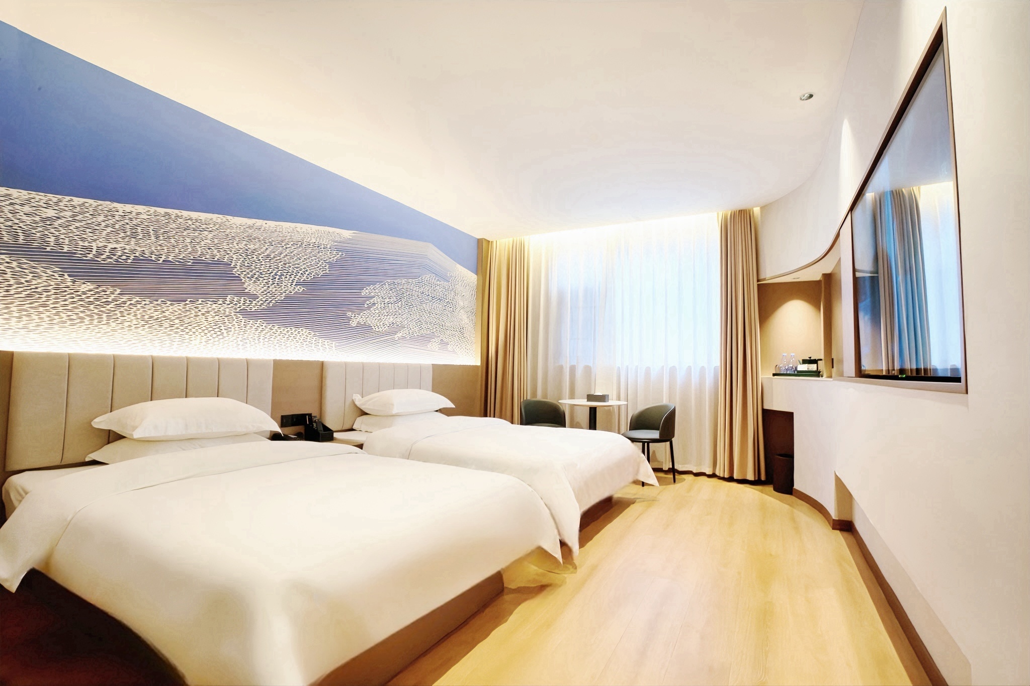 Tuke International Hotel (Fenghuang Ancient Town Tuojiang) 3*