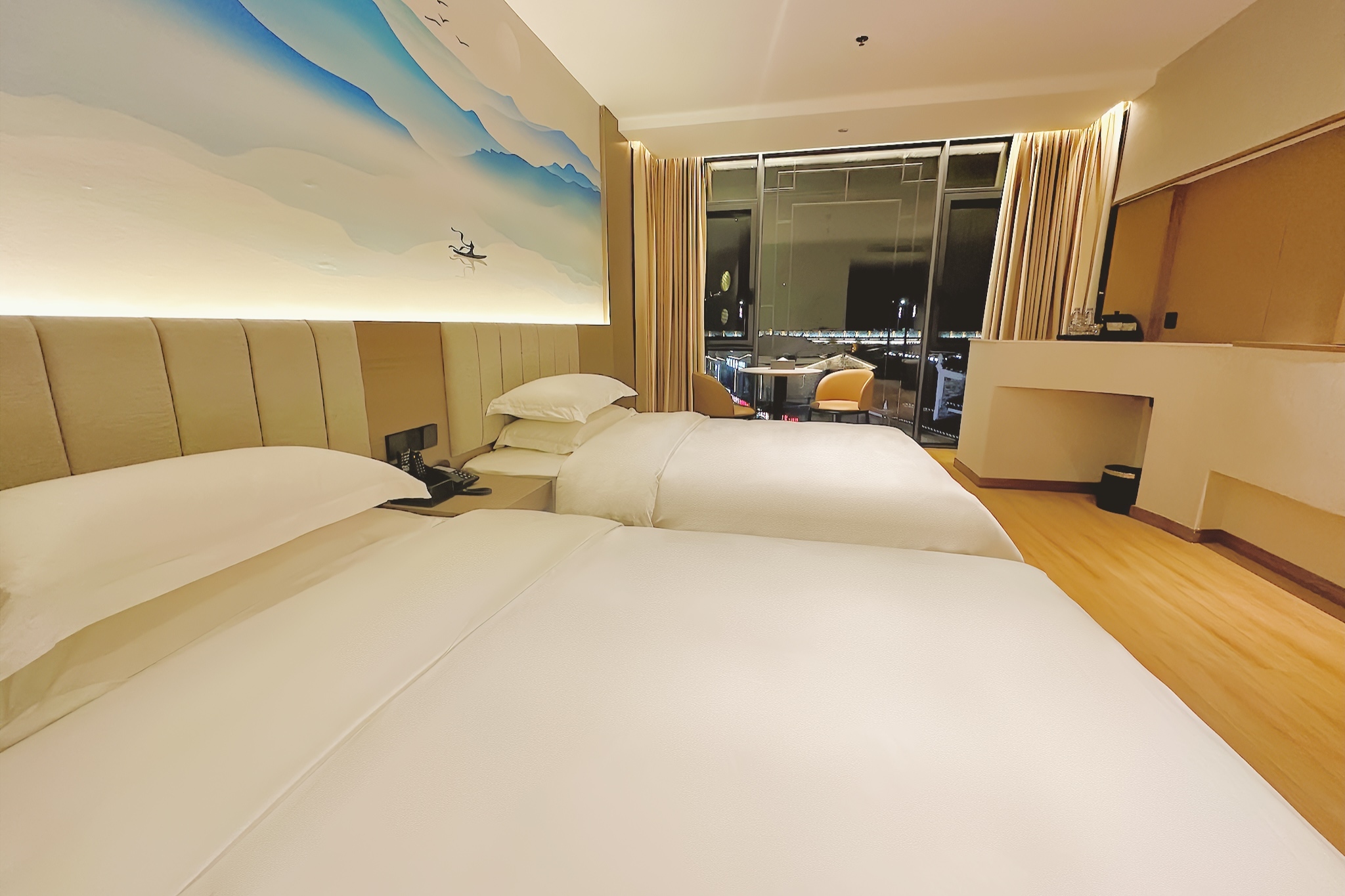 Tuke International Hotel (Fenghuang Ancient Town Tuojiang) 3*