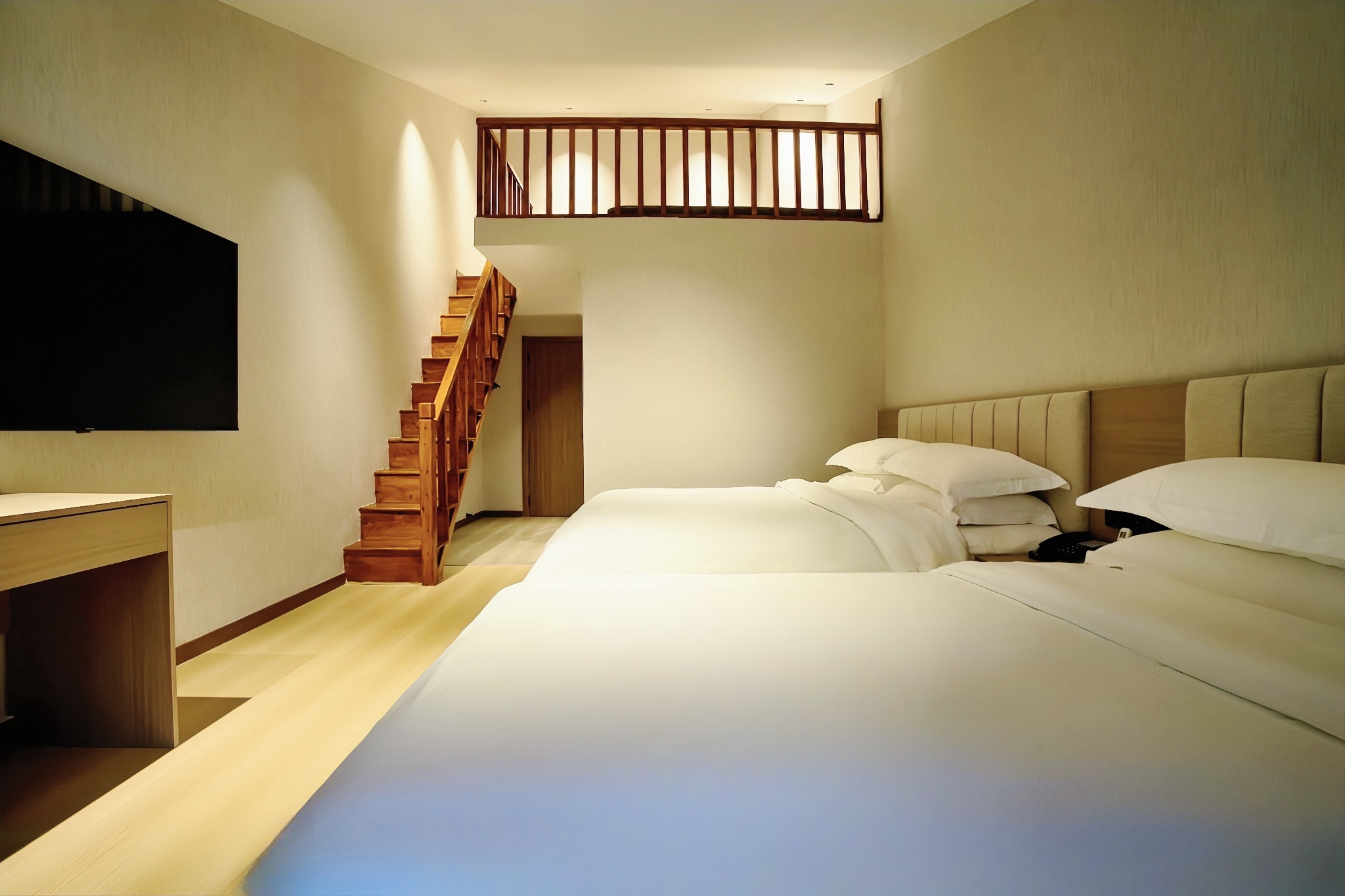 Tuke International Hotel (Fenghuang Ancient Town Tuojiang) 3*