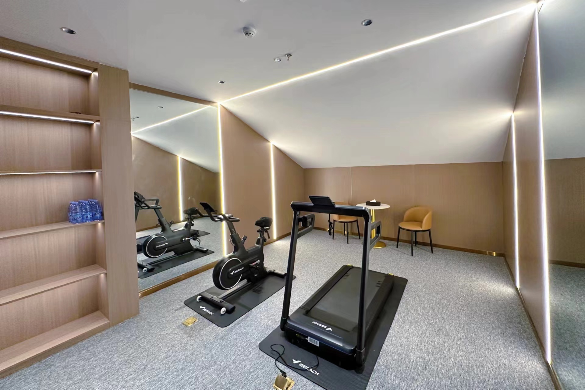 Tuke International Hotel (Fenghuang Ancient Town Tuojiang) 3*