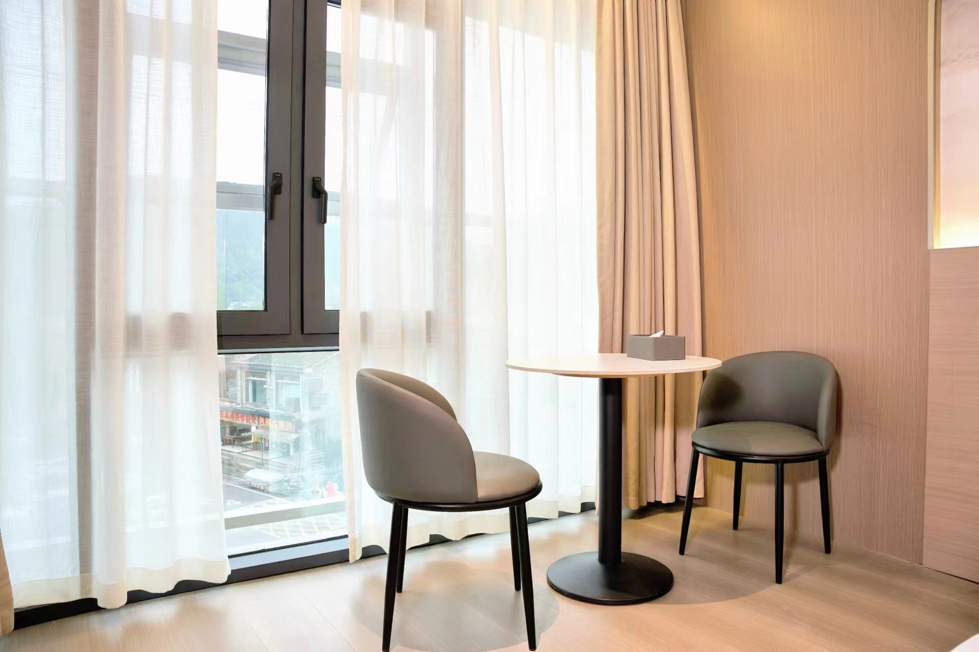 Tuke International Hotel (Fenghuang Ancient Town Tuojiang) 3*