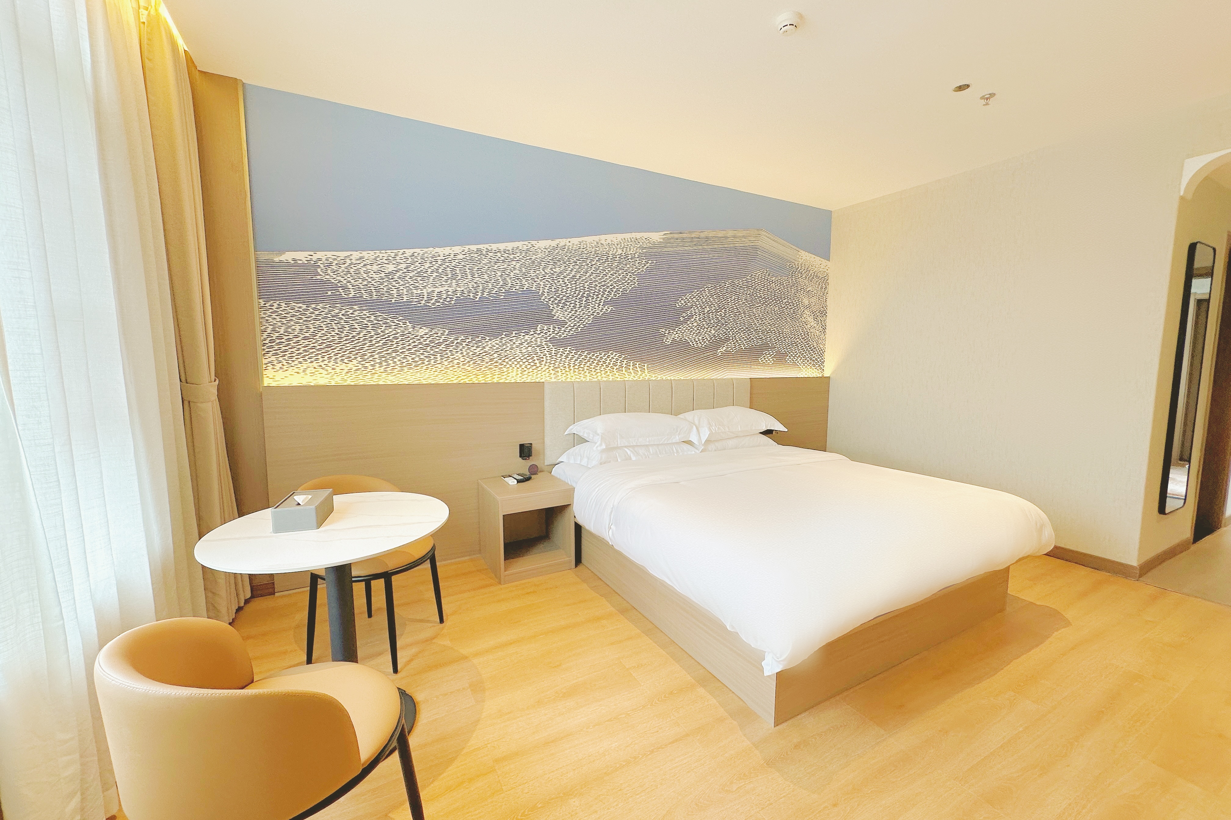 Tuke International Hotel (Fenghuang Ancient Town Tuojiang) 3*