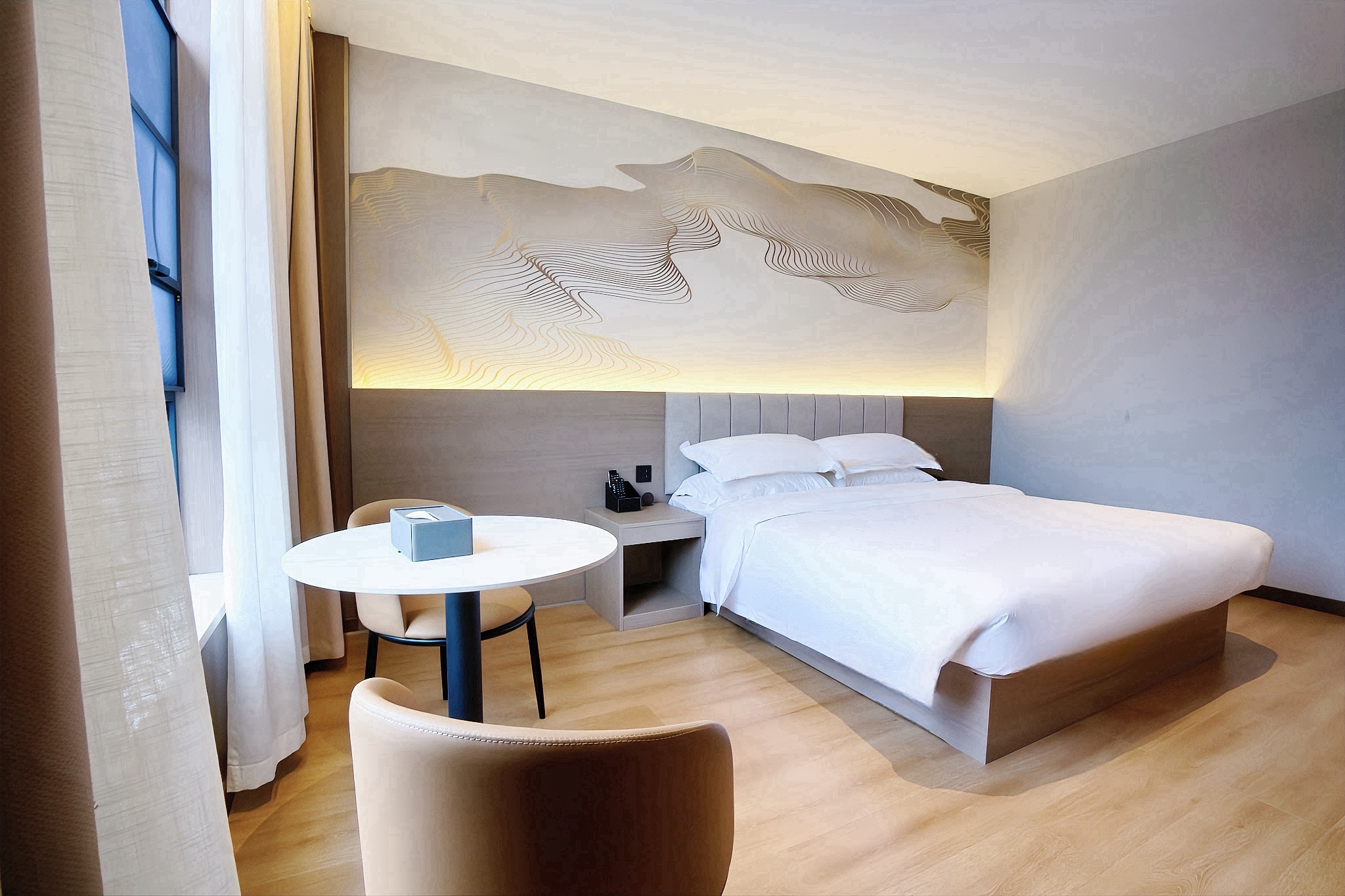 Tuke International Hotel (Fenghuang Ancient Town Tuojiang) 3*