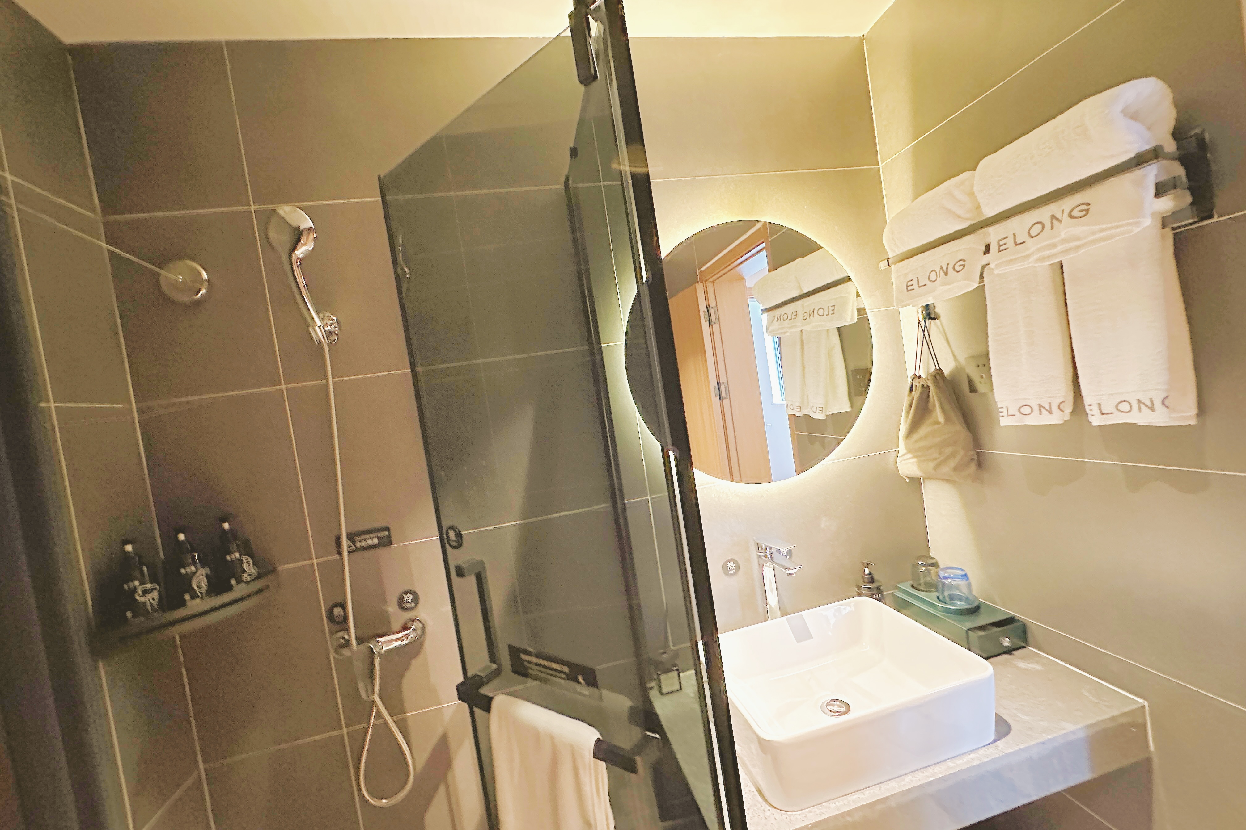 Tuke International Hotel (Fenghuang Ancient Town Tuojiang) 3*