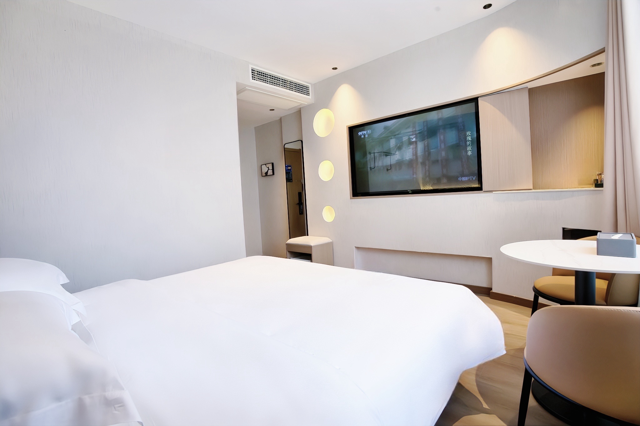 Tuke International Hotel (Fenghuang Ancient Town Tuojiang) 3*