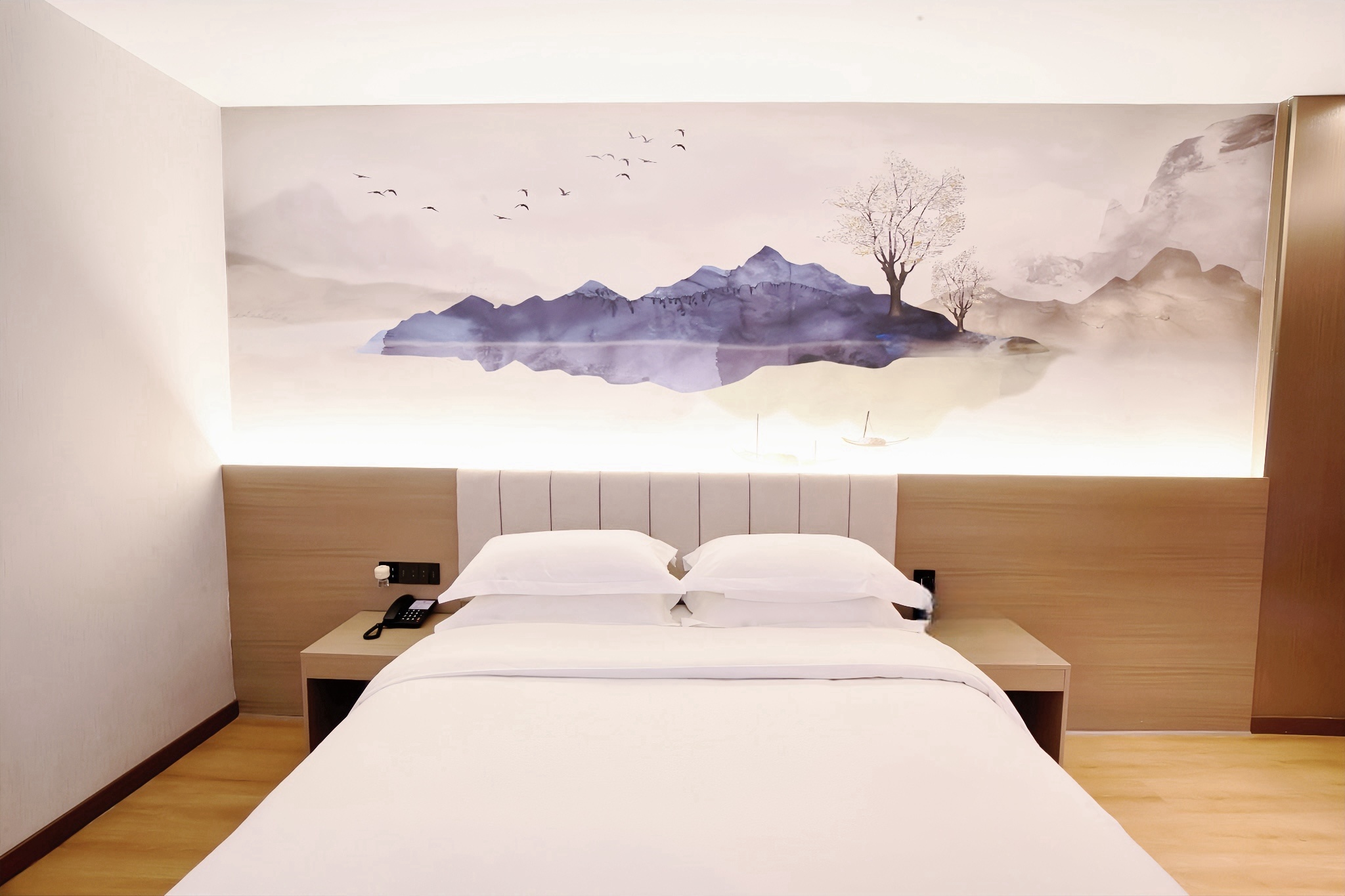 Tuke International Hotel (Fenghuang Ancient Town Tuojiang) 3*