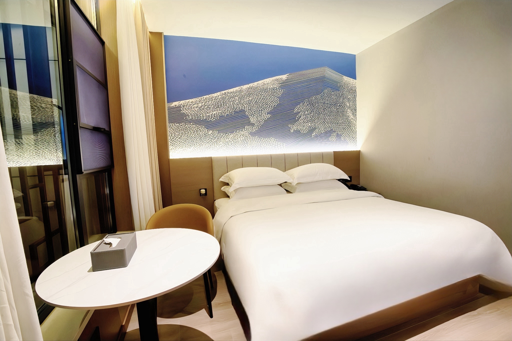 Tuke International Hotel (Fenghuang Ancient Town Tuojiang) 3*