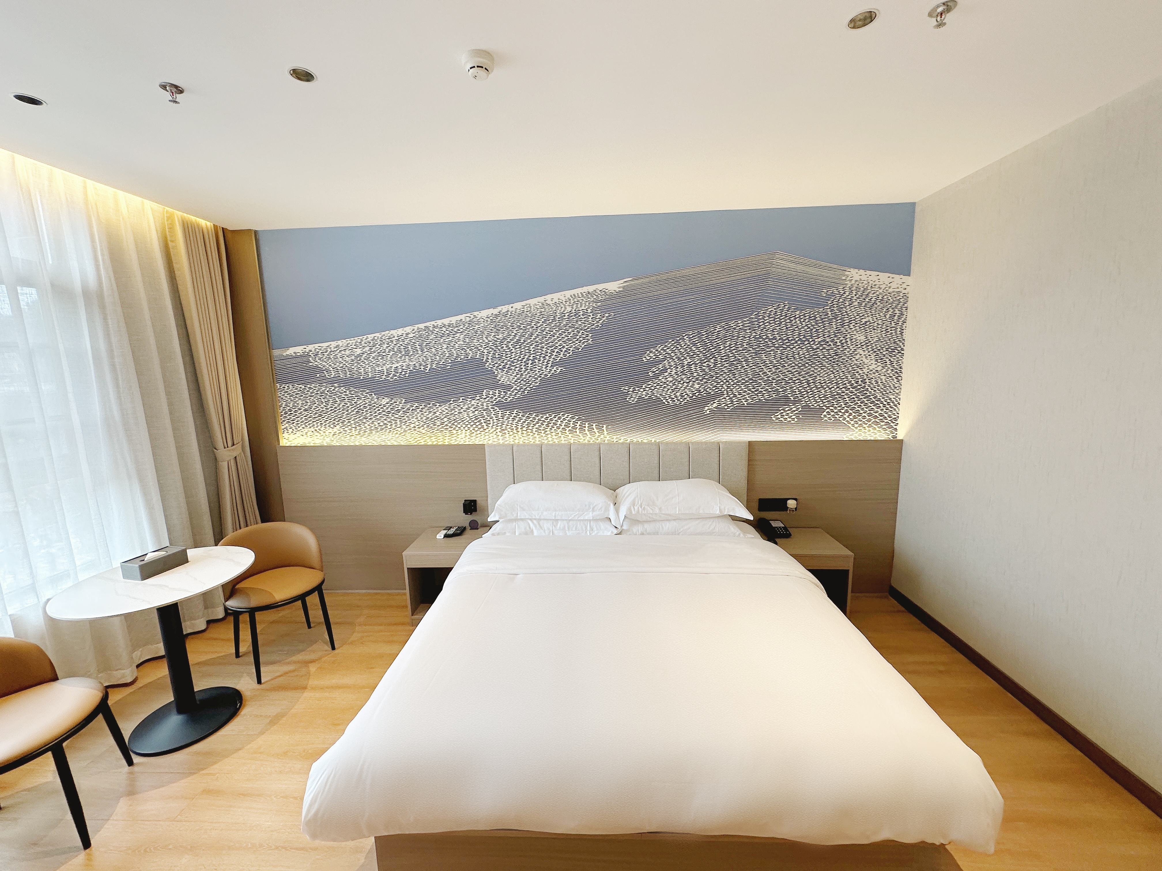 Tuke International Hotel (Fenghuang Ancient Town Tuojiang) 3*