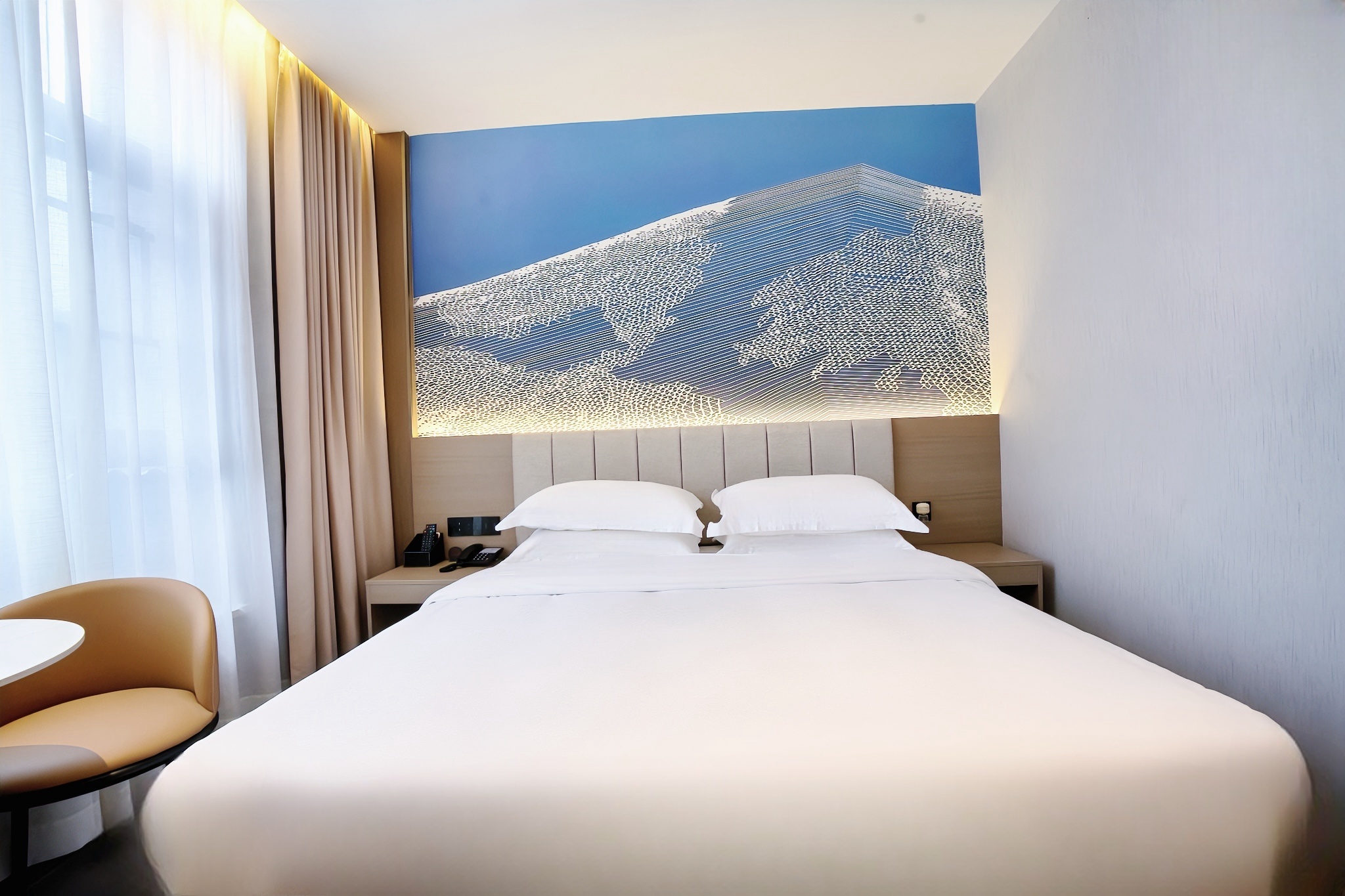 Tuke International Hotel (Fenghuang Ancient Town Tuojiang) 3*