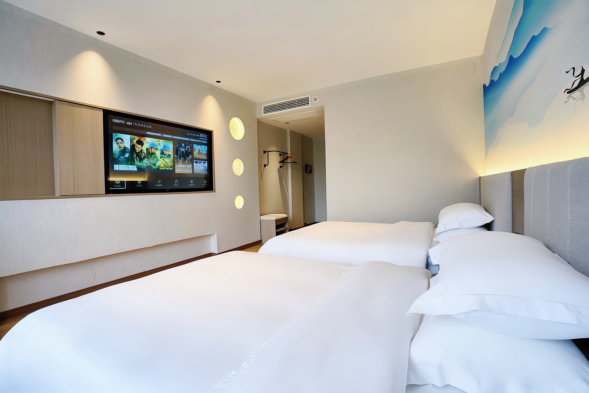Tuke International Hotel (Fenghuang Ancient Town Tuojiang) 3*
