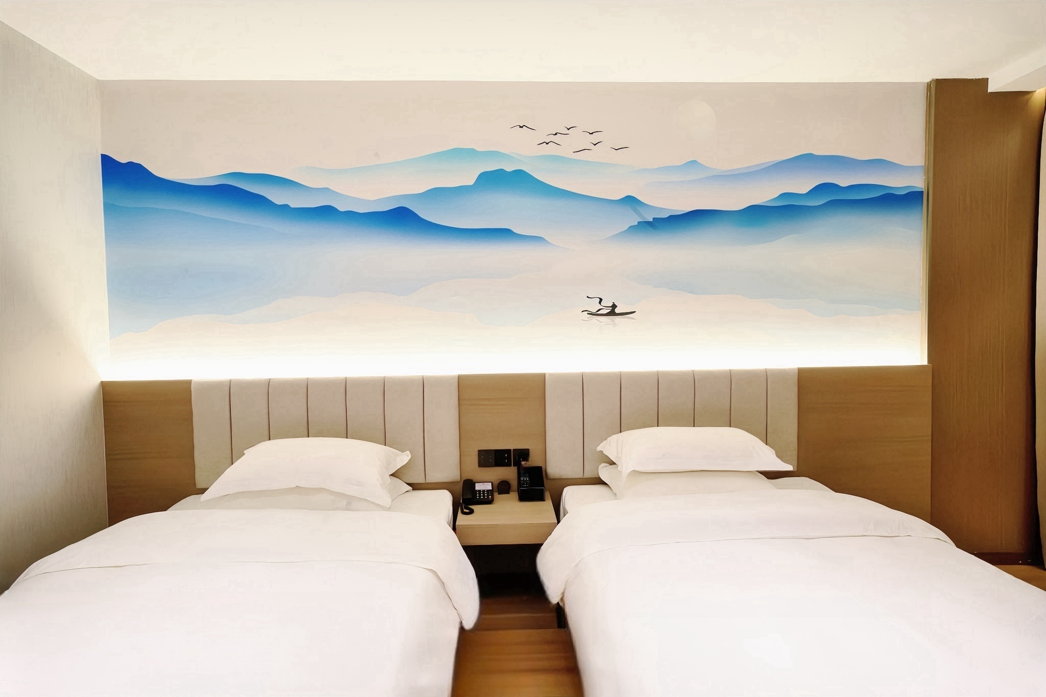 Tuke International Hotel (Fenghuang Ancient Town Tuojiang) 3*