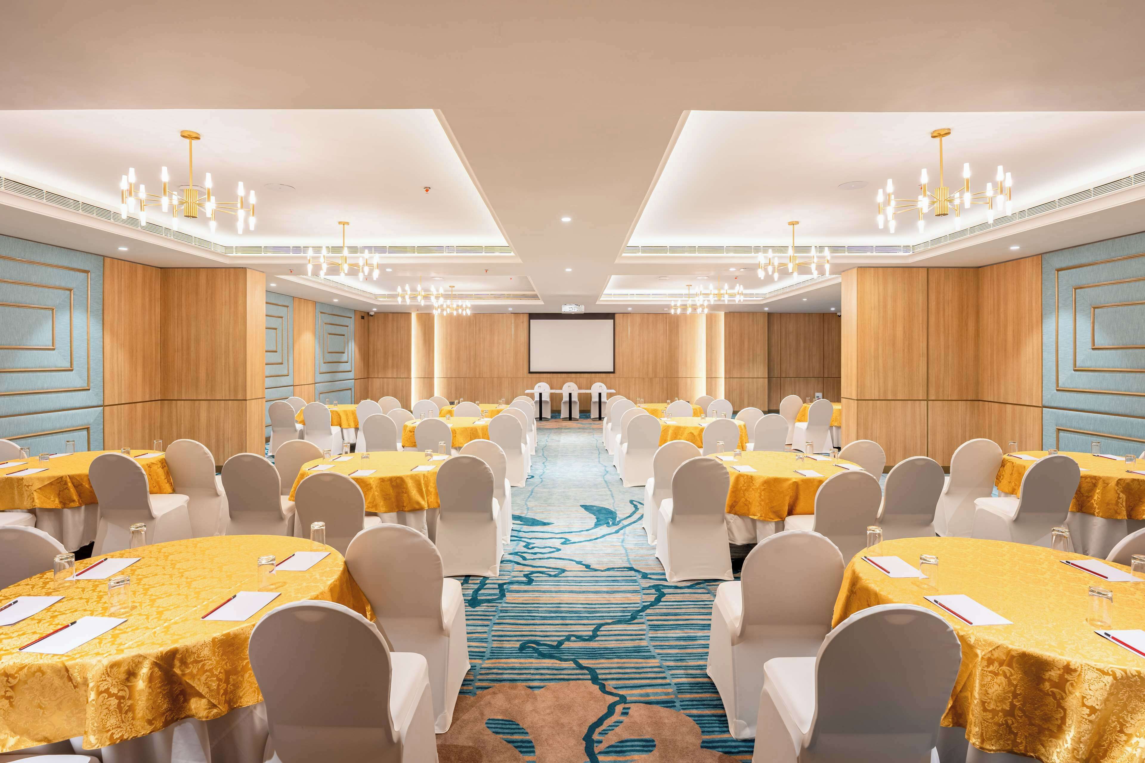 Park Inn & Suites By Radisson Thrissur East Fort 3*