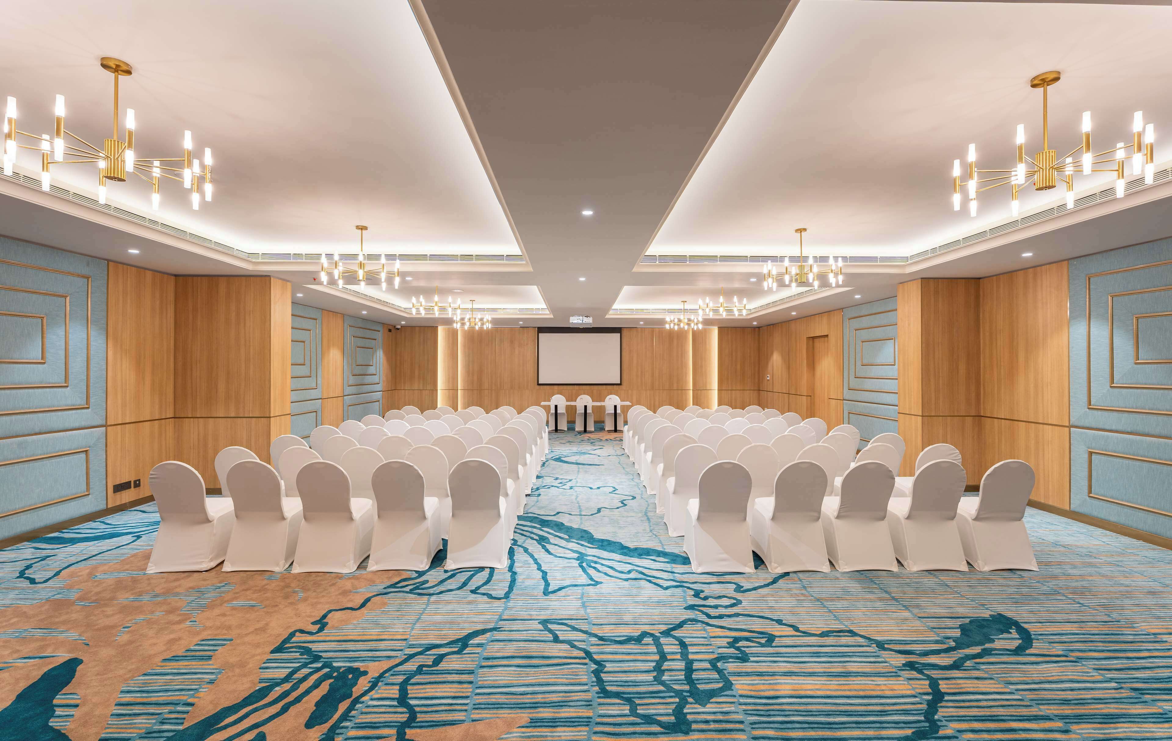Park Inn & Suites By Radisson Thrissur East Fort 3*