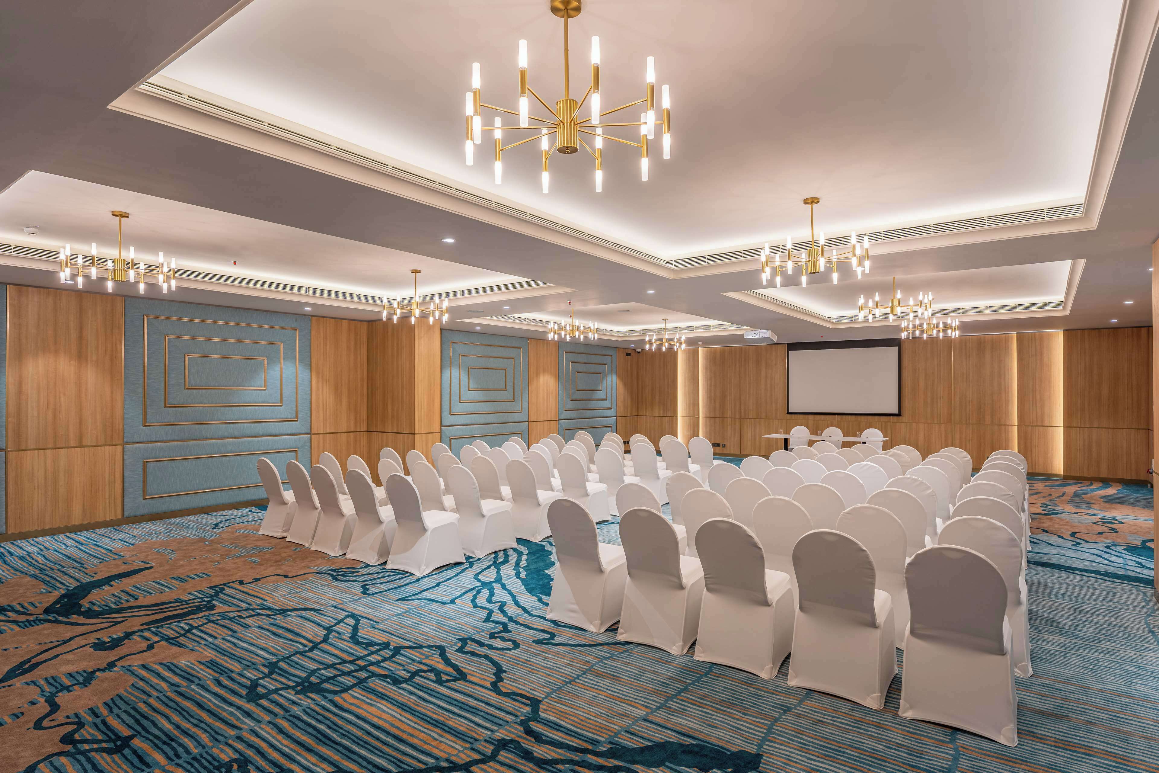 Park Inn & Suites By Radisson Thrissur East Fort 3*