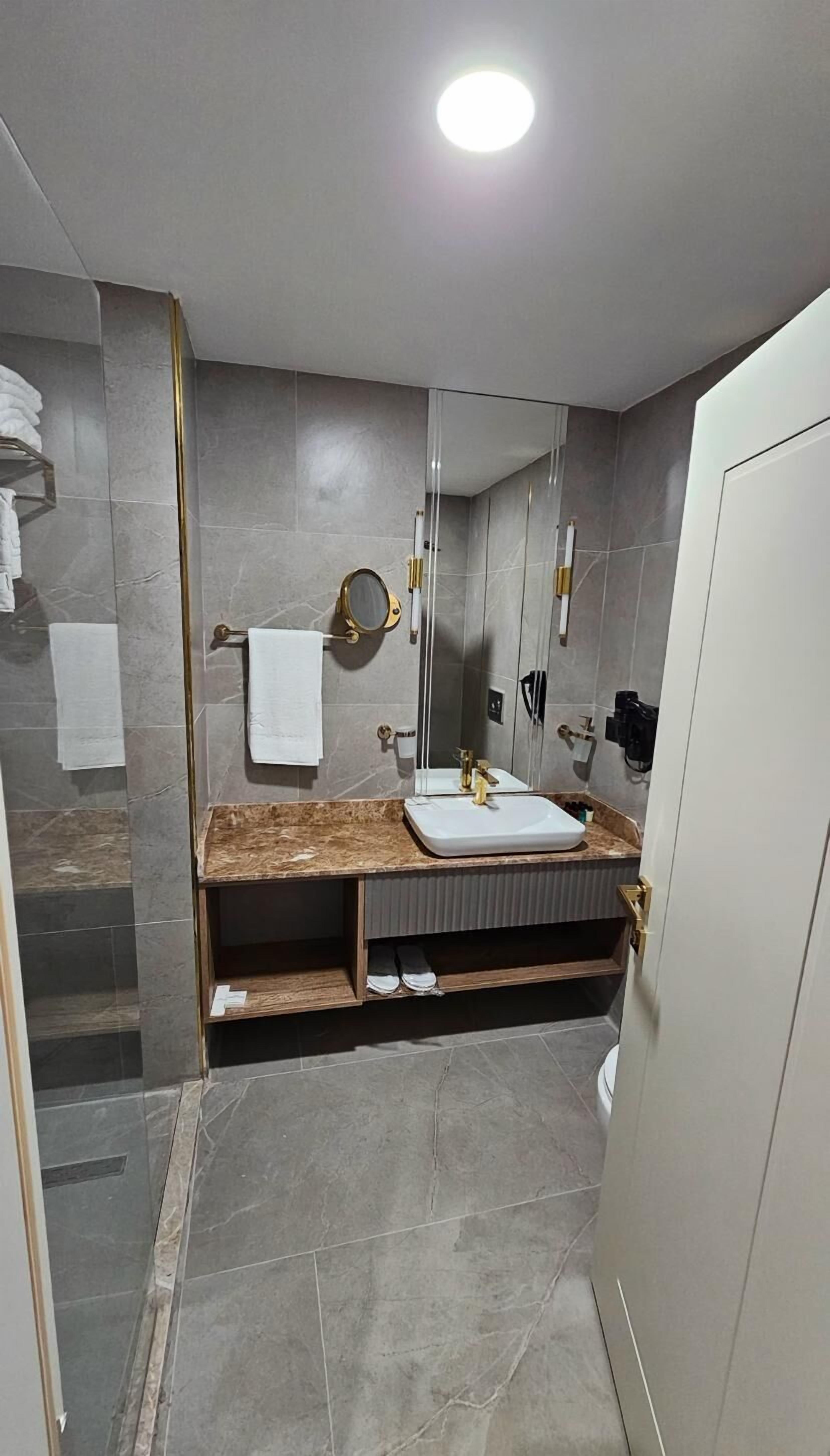 ROCCIA DOWNTOWN HOTEL 3*
