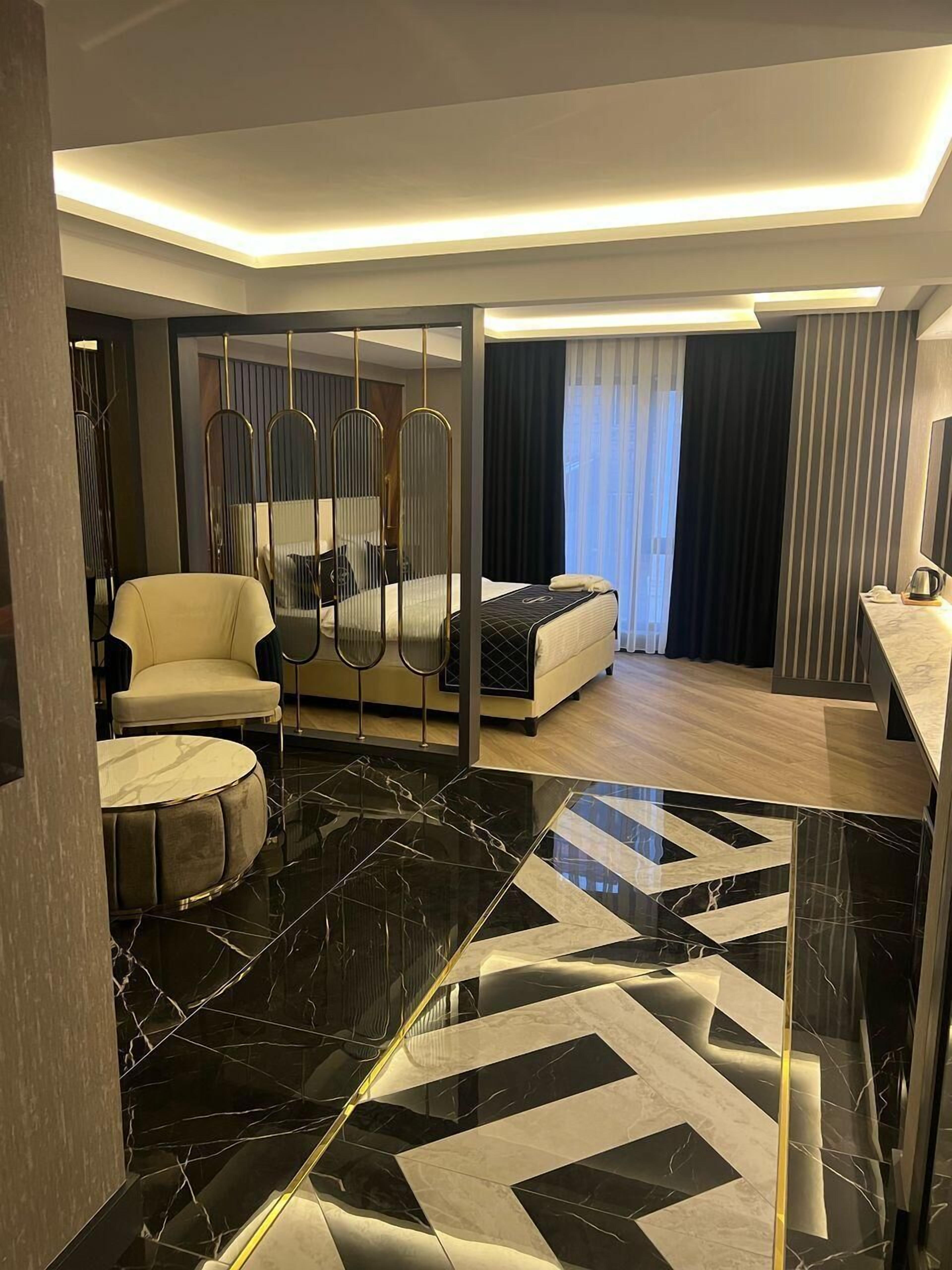 ROCCIA DOWNTOWN HOTEL 3*