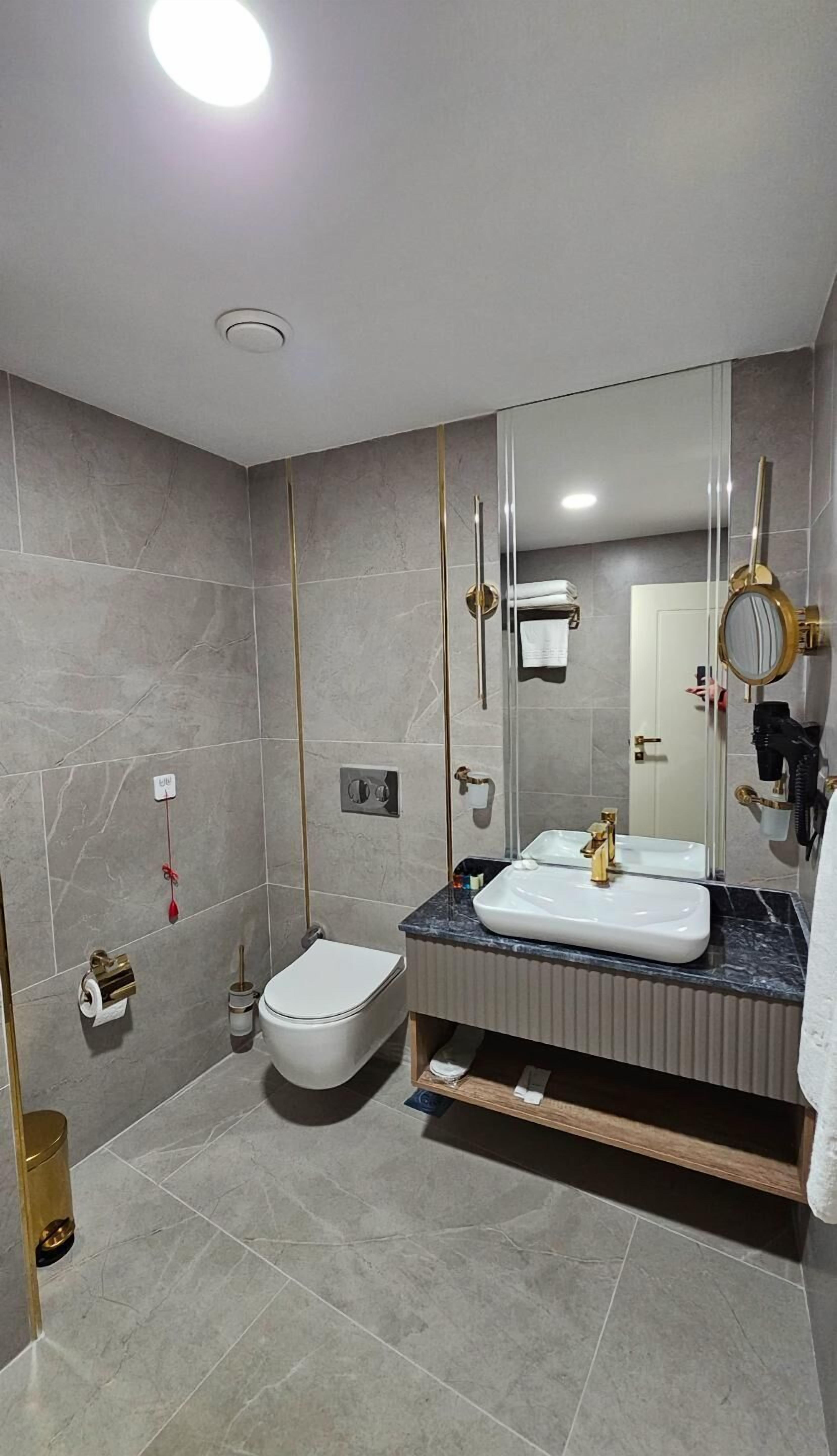 ROCCIA DOWNTOWN HOTEL 3*