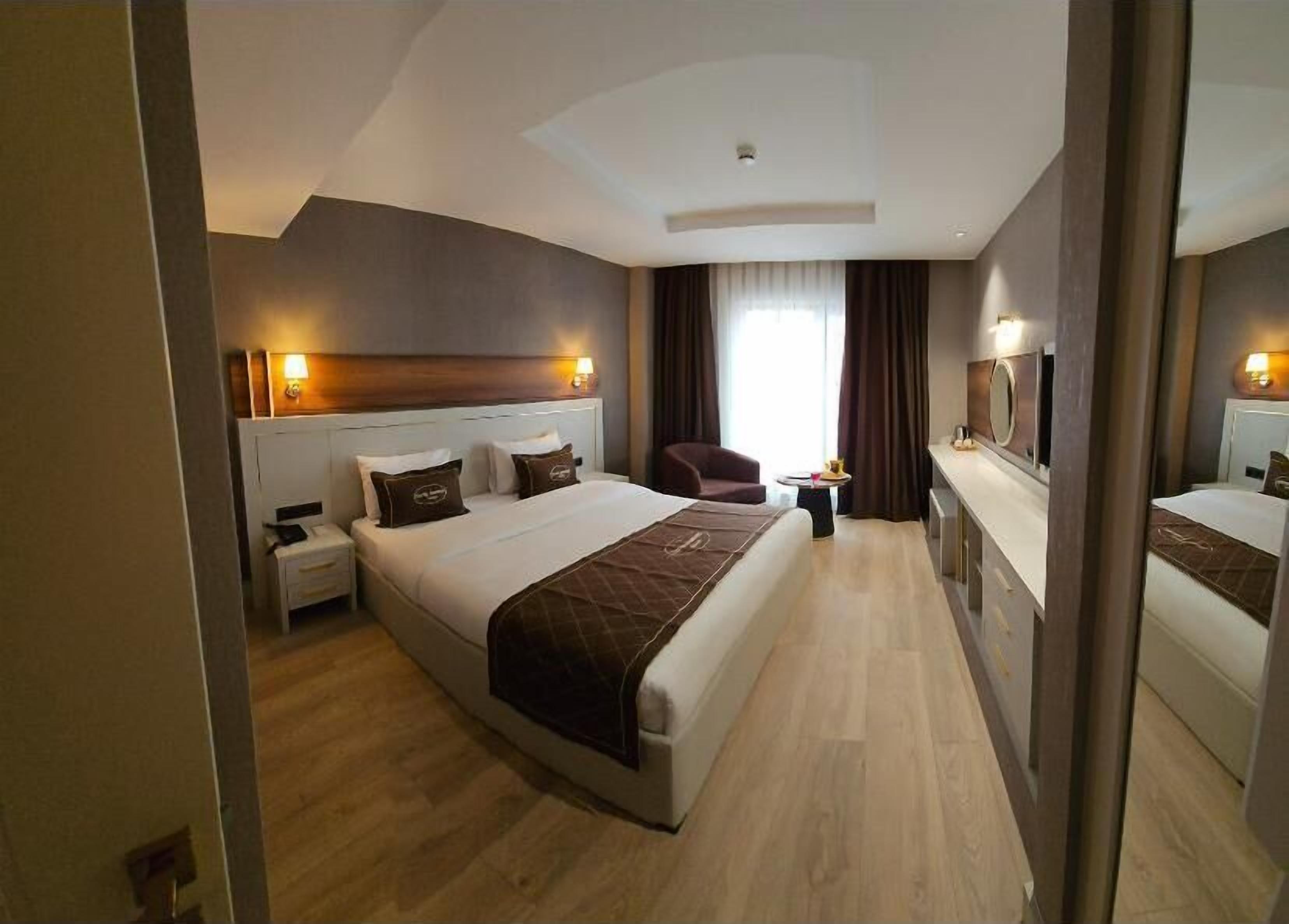 ROCCIA DOWNTOWN HOTEL 3*