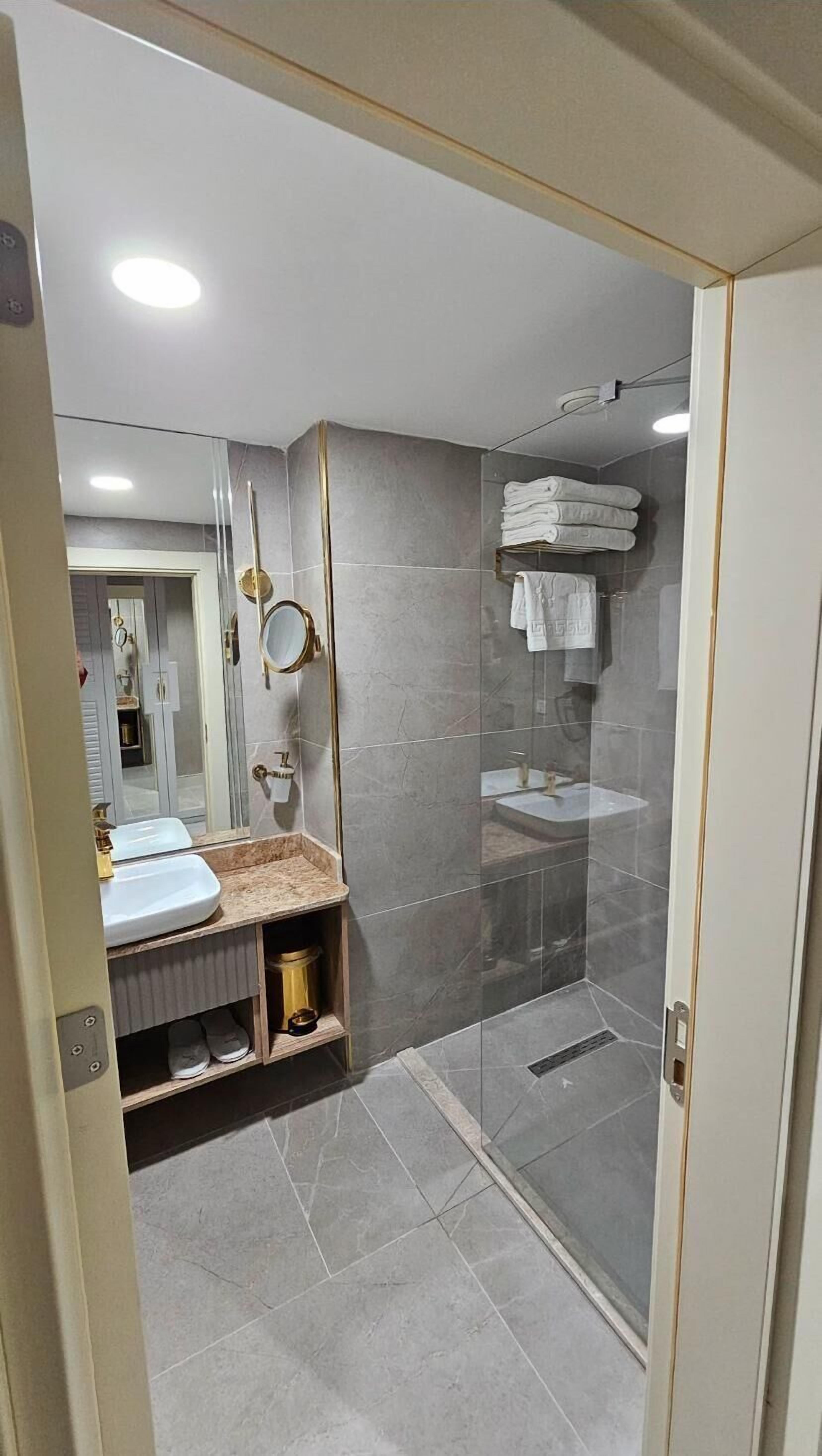 ROCCIA DOWNTOWN HOTEL 3*