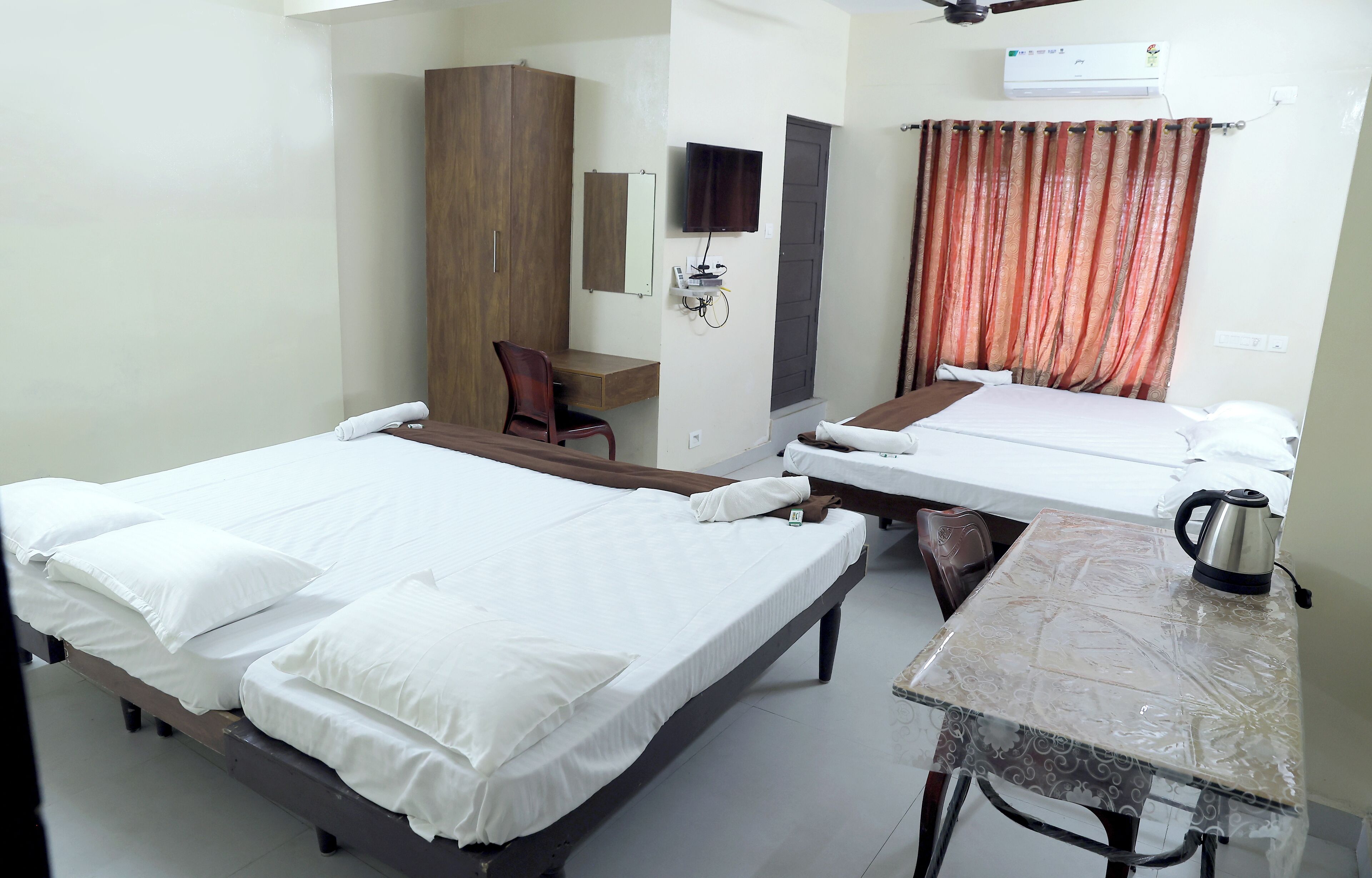 MATHA TOURIST HOME 2*