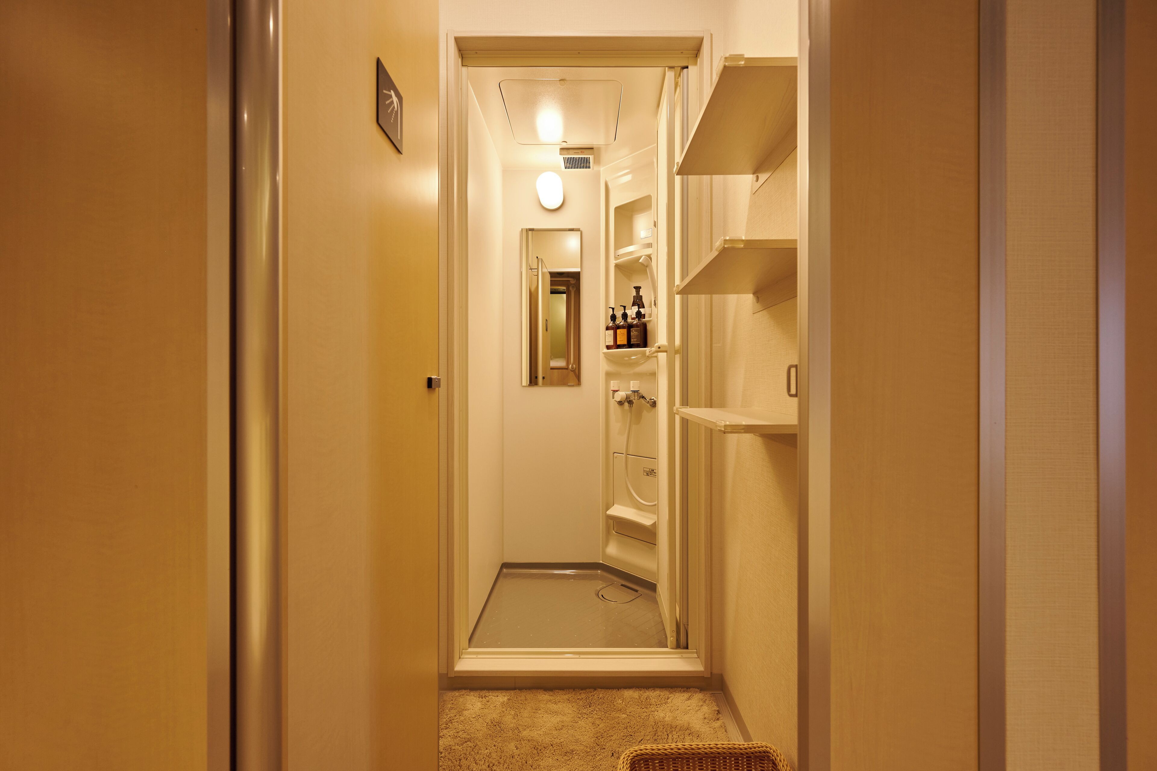 Capsule Hotel CONTINUE Nijojo-Kita 2*