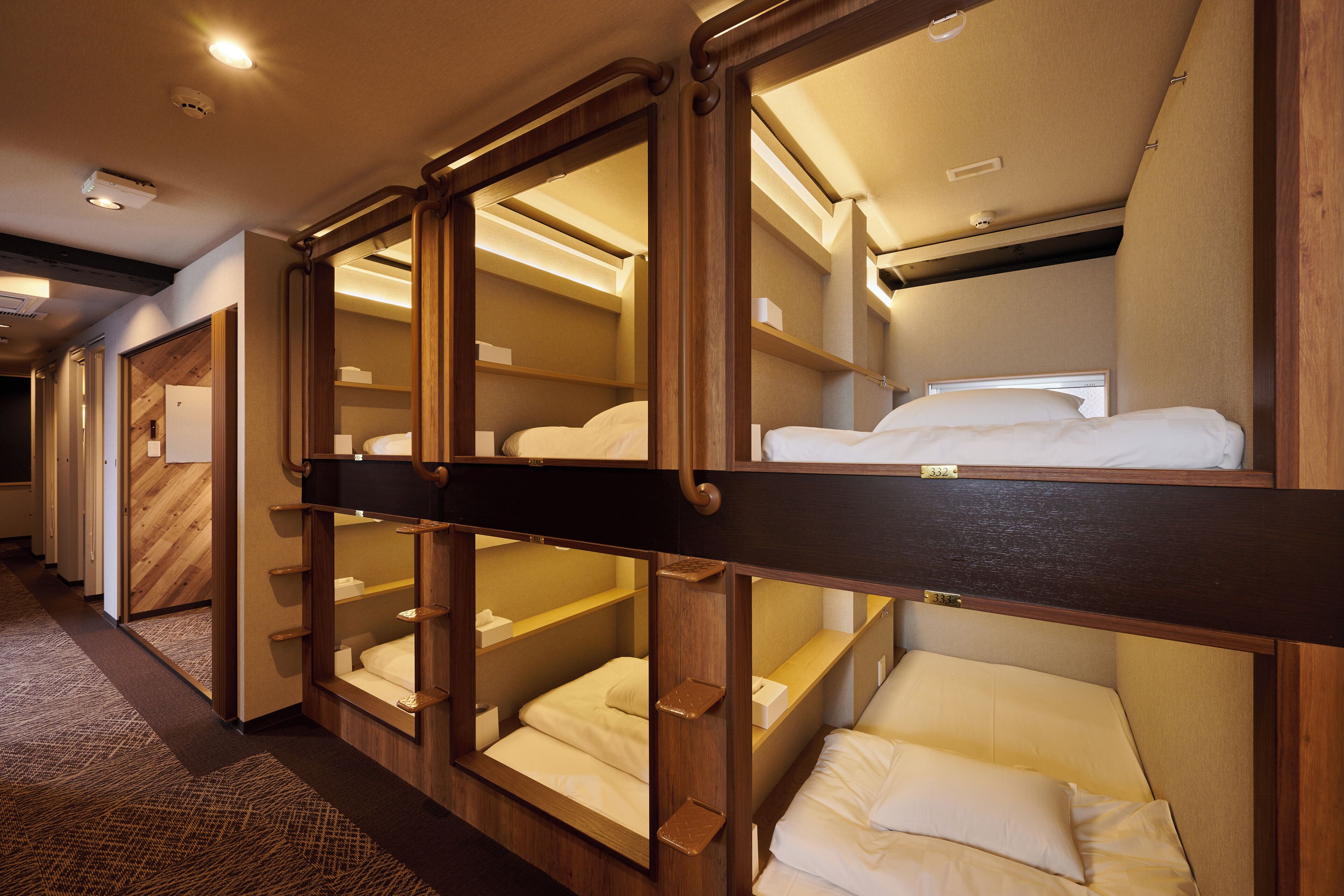 Capsule Hotel CONTINUE Nijojo-Kita 2*