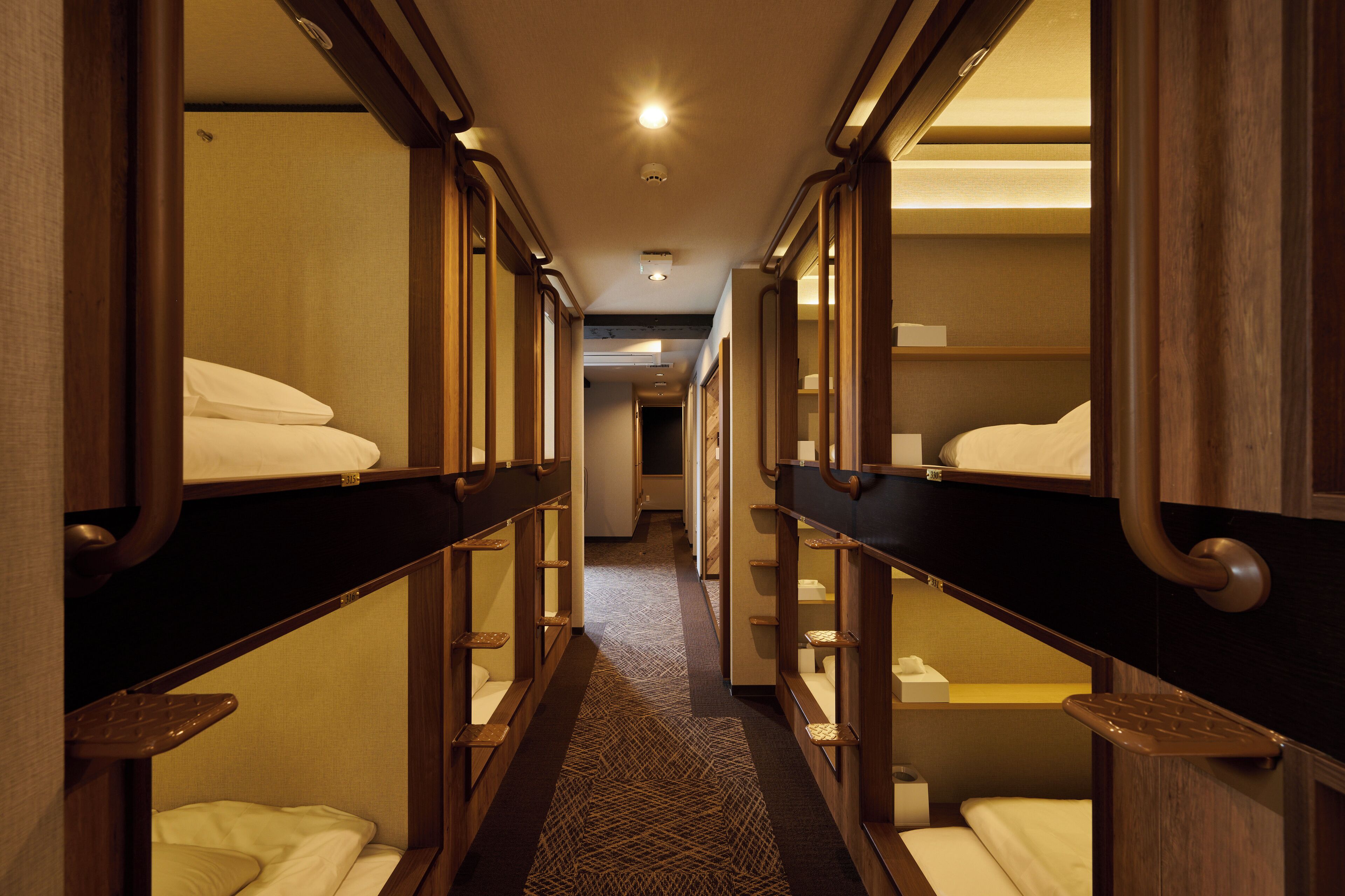Capsule Hotel CONTINUE Nijojo-Kita 2*