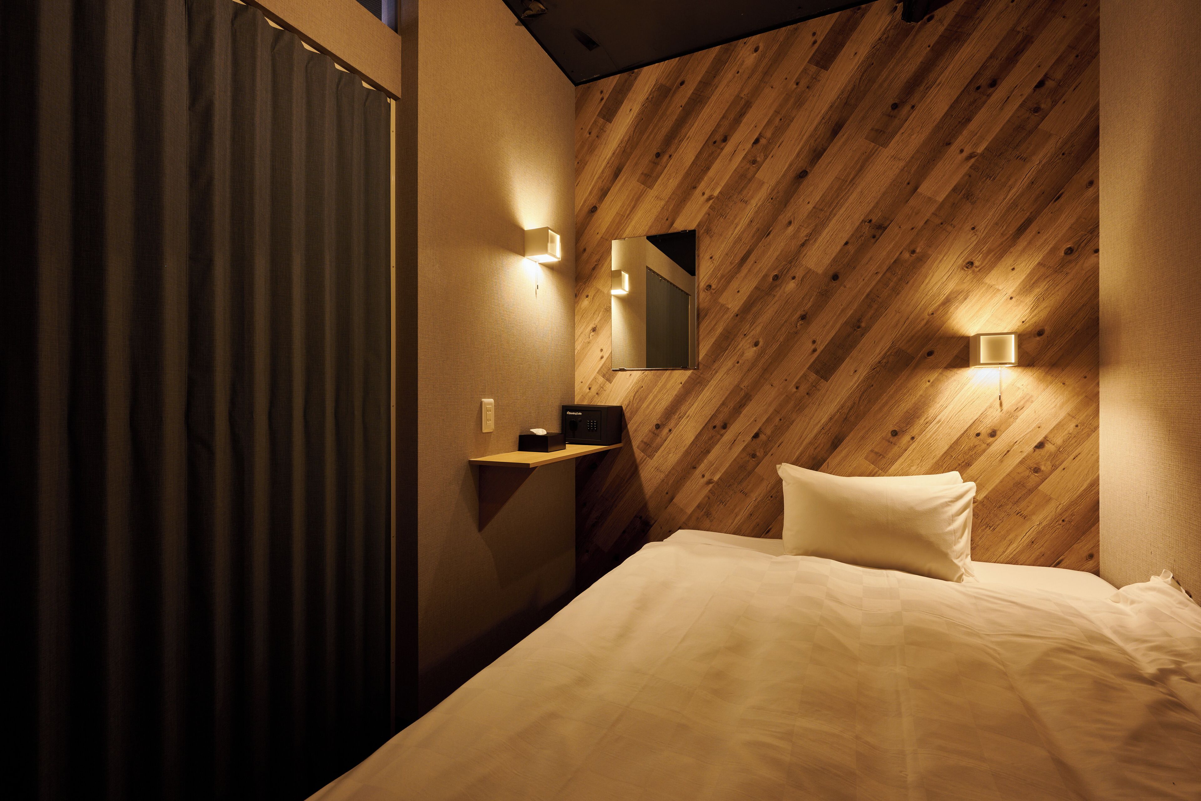 Capsule Hotel CONTINUE Nijojo-Kita 2*