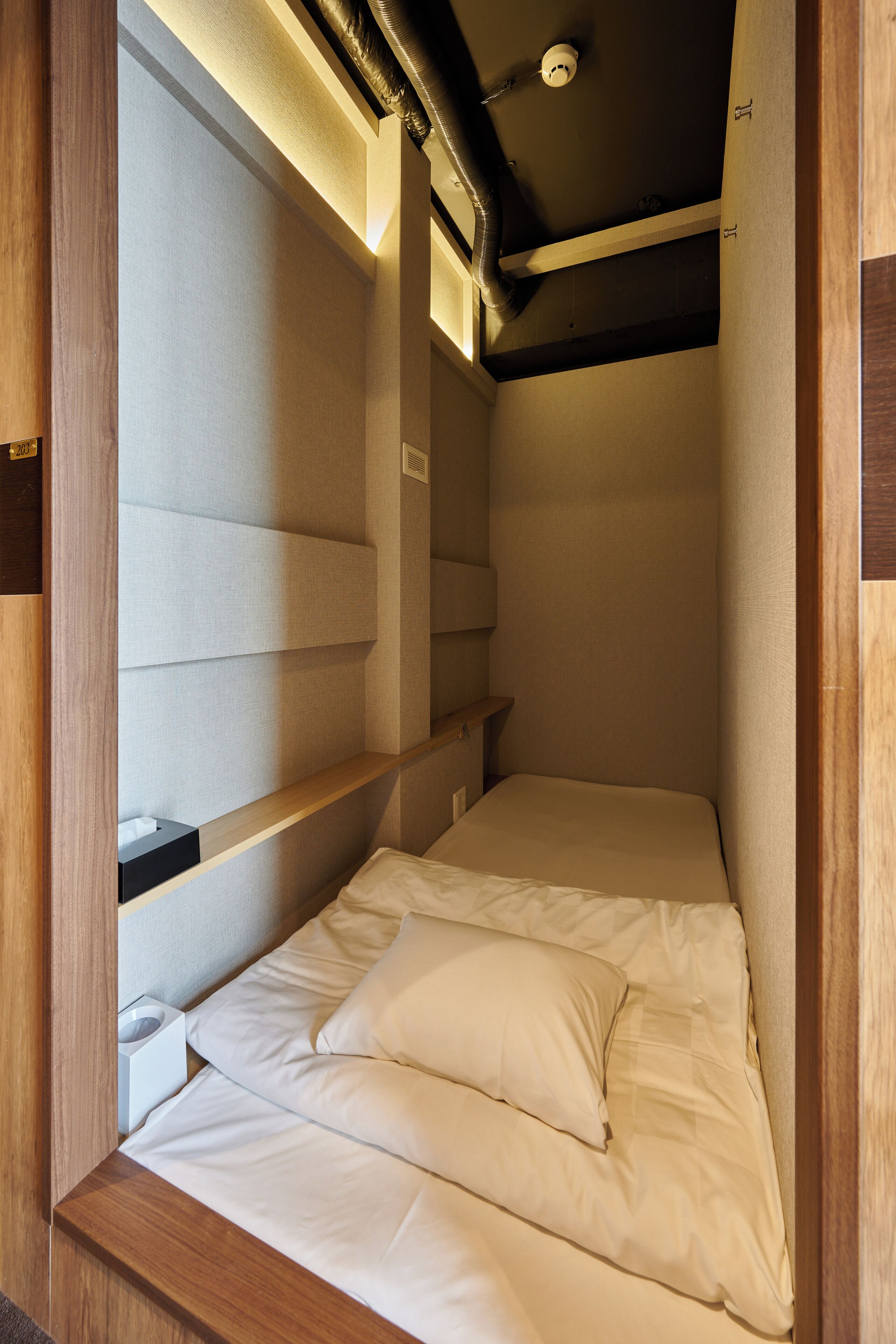 Capsule Hotel CONTINUE Nijojo-Kita 2*