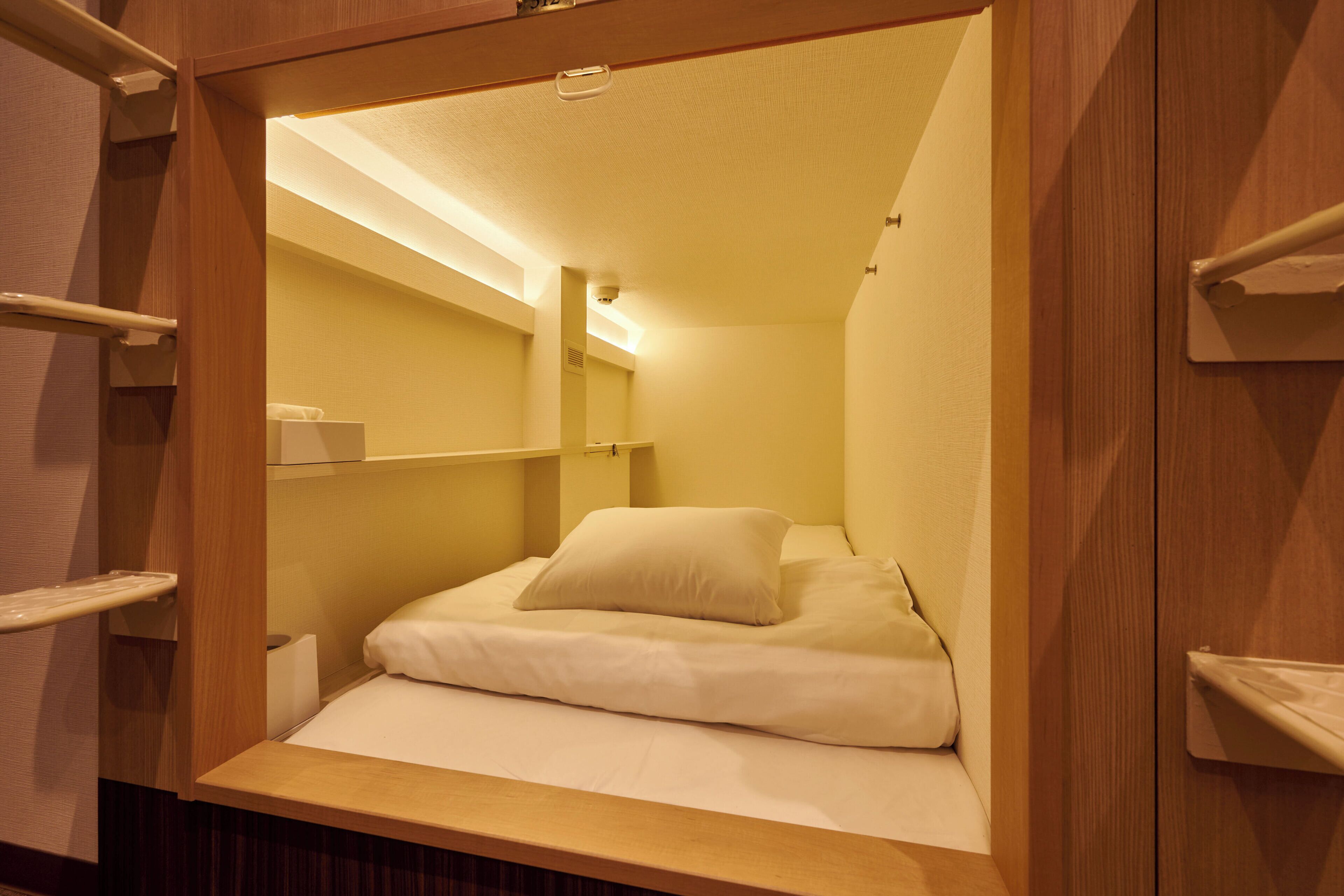 Capsule Hotel CONTINUE Nijojo-Kita 2*