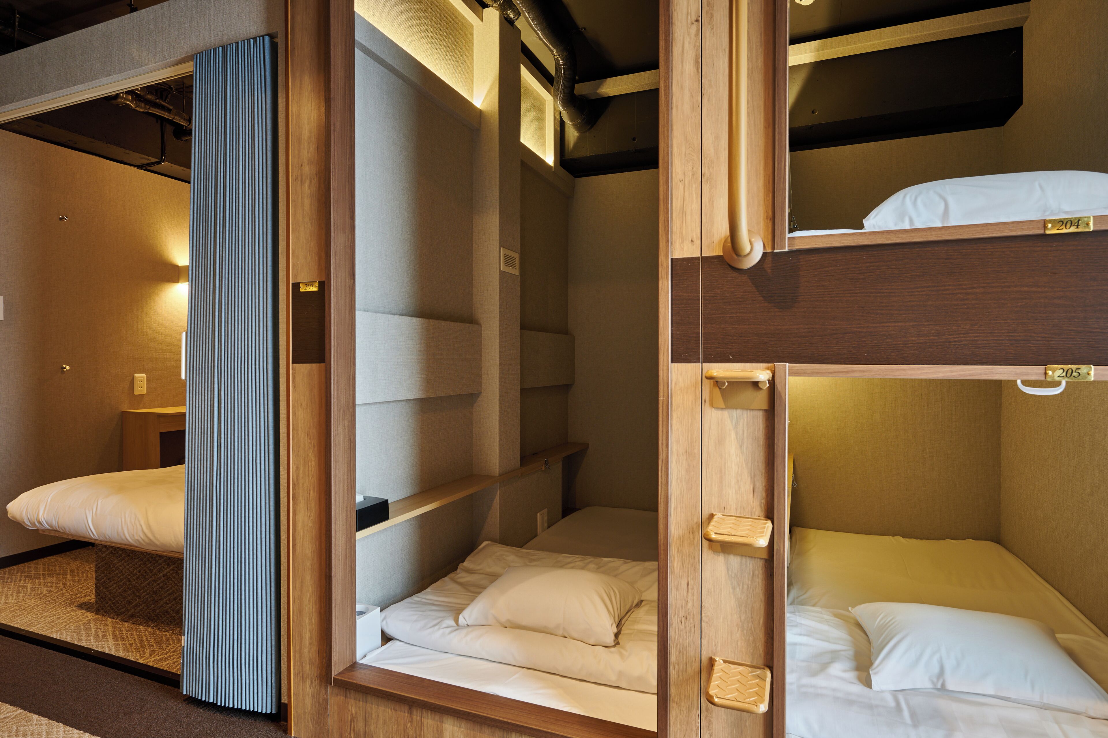Capsule Hotel CONTINUE Nijojo-Kita 2*