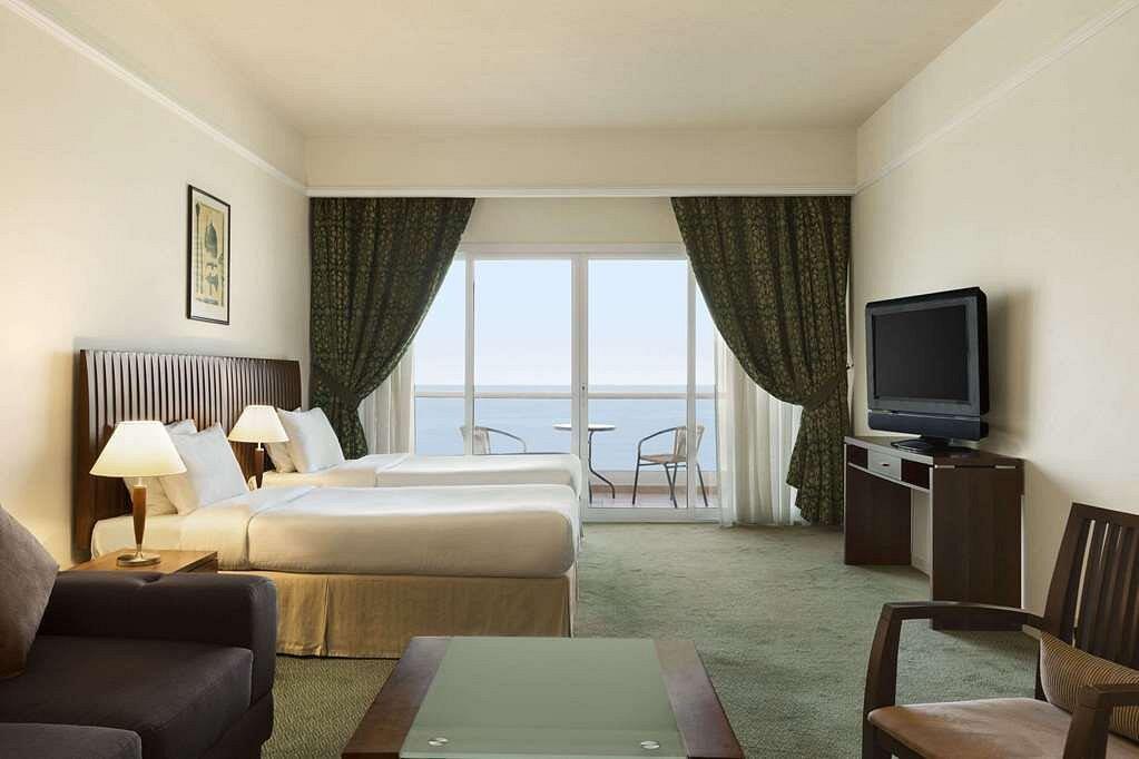 Ramada Beach Hotel Ajman 4*