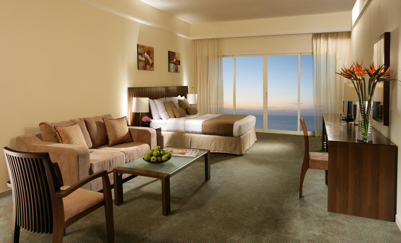 Ramada beach hotel ajman. Отель Рамада Бич отель Аджман. Ramada by Wyndham Beach Ajman 4. Ramada Beach Hotel 4* Рамада Бич. Отель в ОАЭ Ramada Beach Hotel Ajman 4.