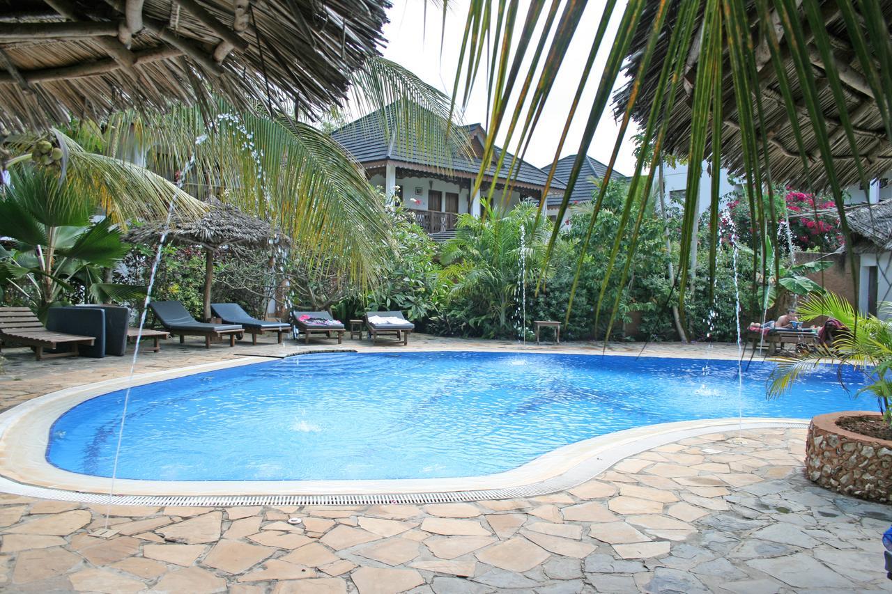 Langi Langi Beach Bungalows 3*