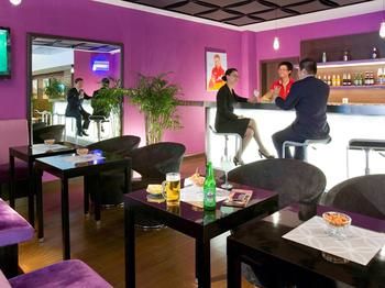 Ibis Hotel (Shanghai New International Expo Center FangDian Road Subway Station) 3*