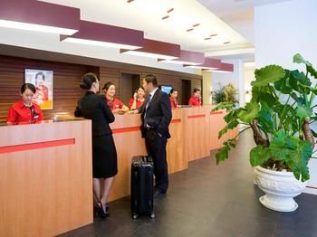 Ibis Hotel (Shanghai New International Expo Center FangDian Road Subway Station) 3*