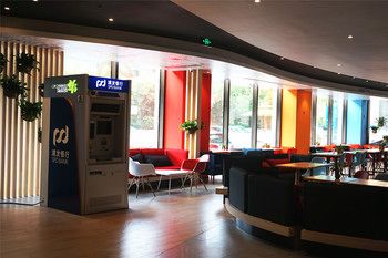 Ibis Hotel (Shanghai New International Expo Center FangDian Road Subway Station) 3*