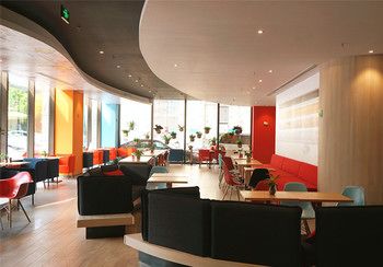 Ibis Hotel (Shanghai New International Expo Center FangDian Road Subway Station) 3*