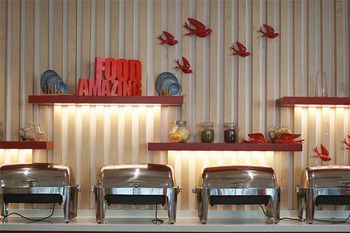 Ibis Hotel (Shanghai New International Expo Center FangDian Road Subway Station) 3*