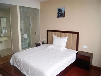 GreenTree Hotel (Yancheng High-Speed Railway Station Shuijie) 2*