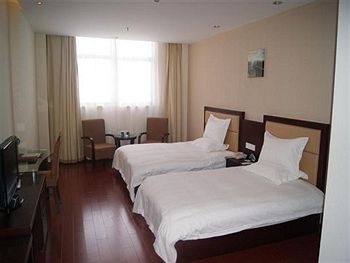 GreenTree Hotel (Yancheng High-Speed Railway Station Shuijie) 2*