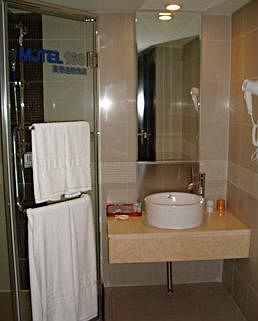 Homeinn Selected Hotel (Changchun People's Square Chongqing Road Huolicheng) 3*