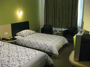 Homeinn Selected Hotel (Changchun People's Square Chongqing Road Huolicheng) 3*