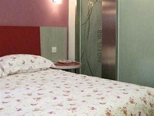 Homeinn Selected Hotel (Changchun People's Square Chongqing Road Huolicheng) 3*