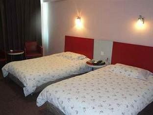 Homeinn Selected Hotel (Changchun People's Square Chongqing Road Huolicheng) 3*