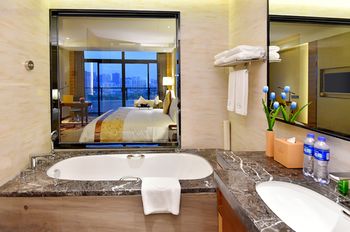 Grand Skylight International Hotel Huizhou 5*