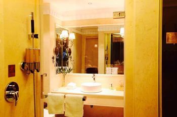 Fudu Hotel (Geshan Road Light Rail Station Store of Dongyang Yintai Shopping Mall) 3*