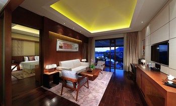 HUALUXE Hotels and Resorts KUNMING 5*